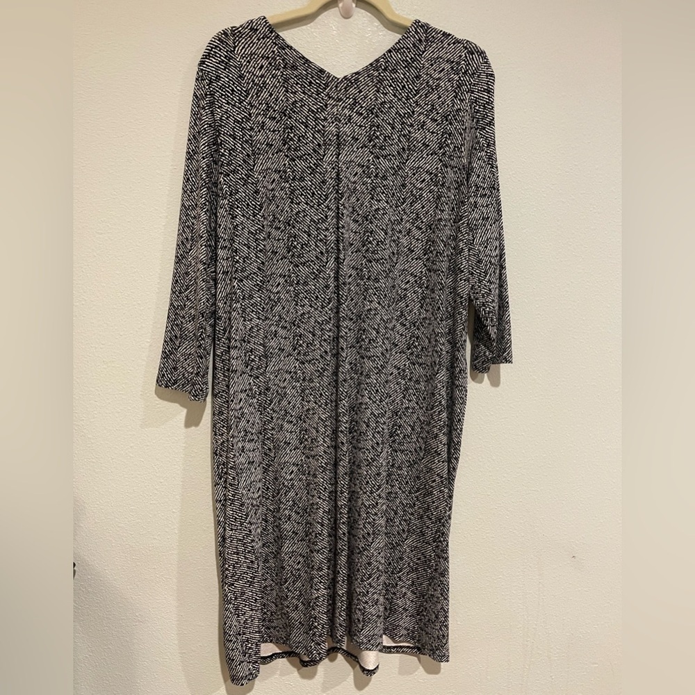 J Jill Wearever Collection Dress in a black/navy graphic print. Size L tall - Picture 5 of 5